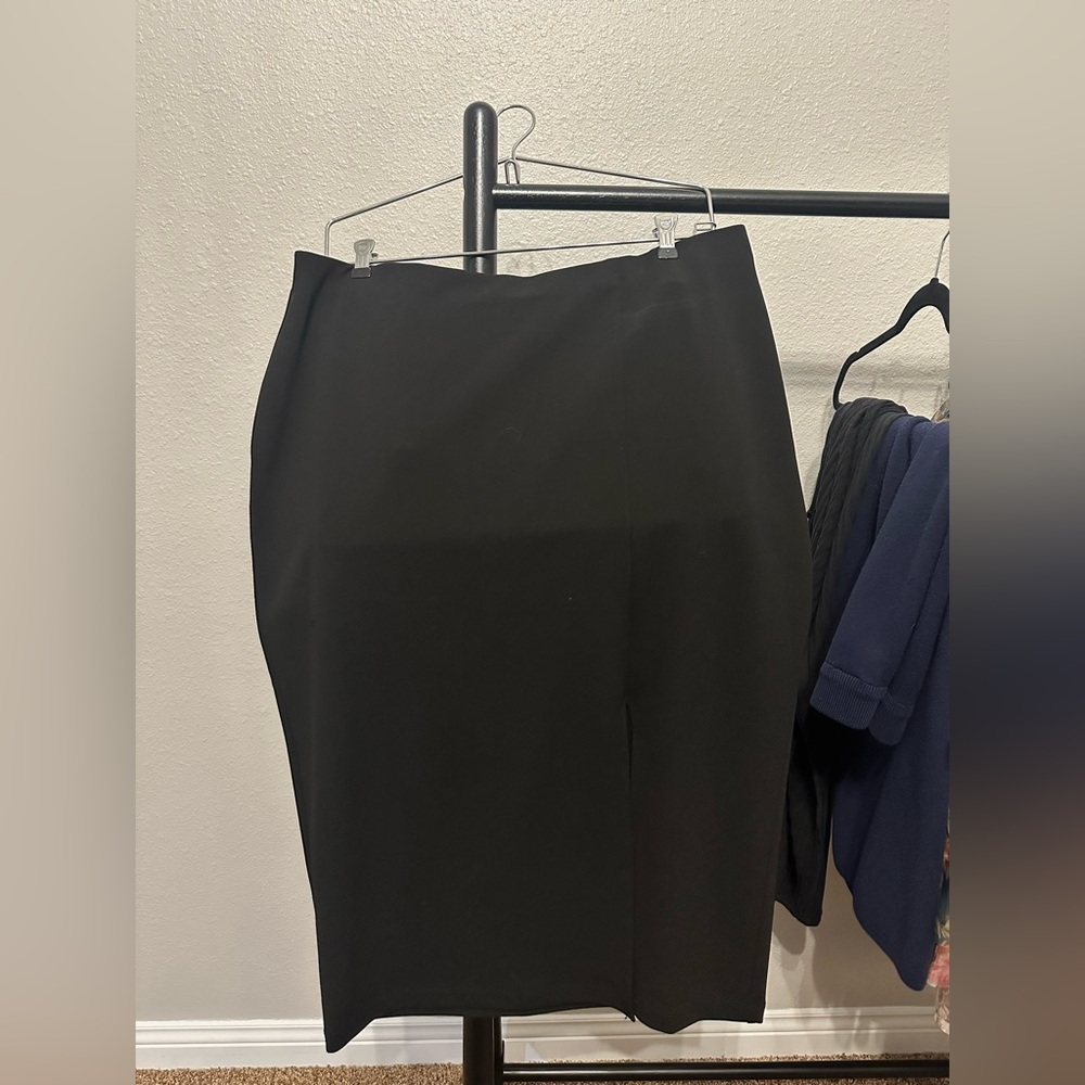 1X black midi pencil skirt with front slit